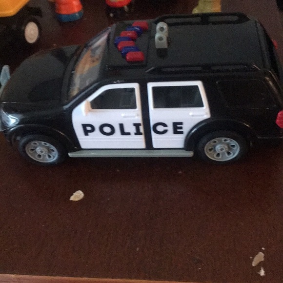 Police cruiser SUV with working siren and lights! - Picture 2 of 4
